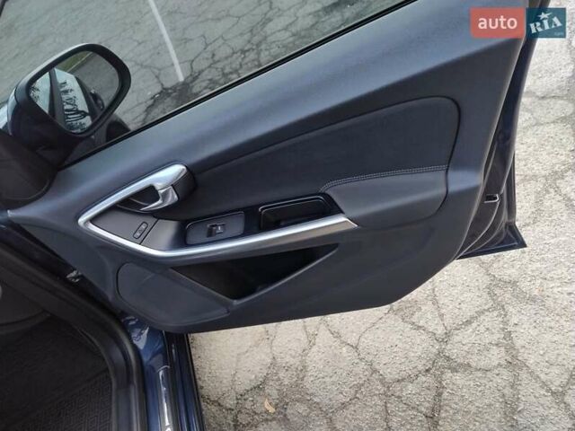 Синий Вольво B60, объемом двигателя 1.56 л и пробегом 280 тыс. км за 9600 $, фото 17 на Automoto.ua