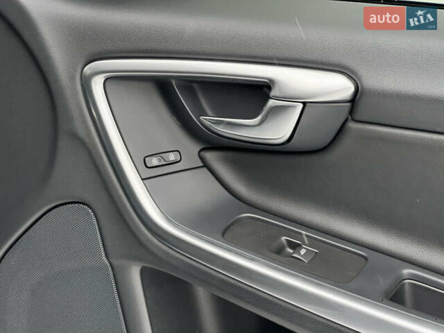 Синий Вольво B60, объемом двигателя 1.97 л и пробегом 210 тыс. км за 17500 $, фото 57 на Automoto.ua