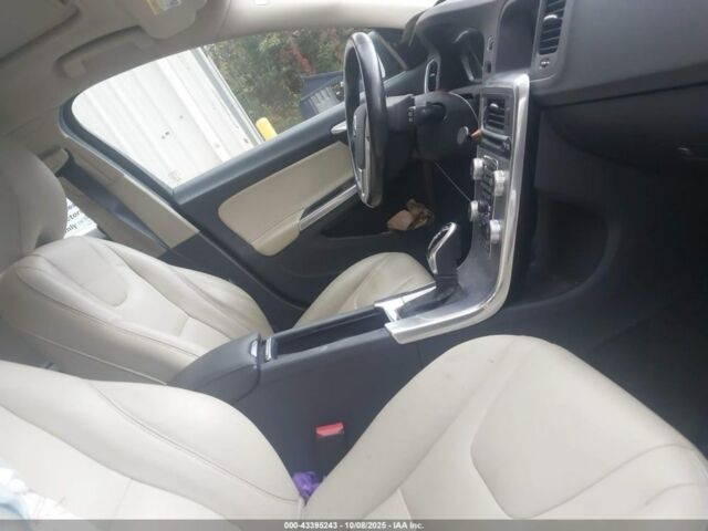 Синій Вольво B60, об'ємом двигуна 2 л та пробігом 140 тис. км за 9500 $, фото 4 на Automoto.ua