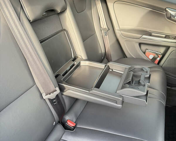 Синий Вольво B60, объемом двигателя 1.97 л и пробегом 210 тыс. км за 17500 $, фото 23 на Automoto.ua