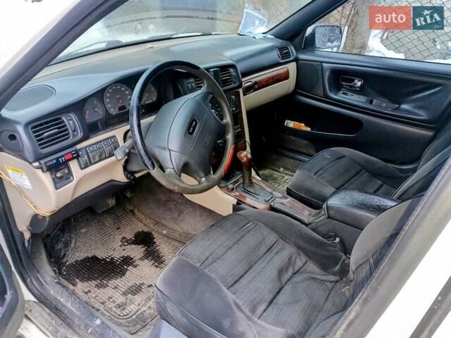 Белый Вольво В70, объемом двигателя 2.5 л и пробегом 370 тыс. км за 3200 $, фото 12 на Automoto.ua