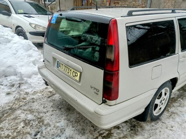 Белый Вольво В70, объемом двигателя 2.4 л и пробегом 375 тыс. км за 1600 $, фото 8 на Automoto.ua
