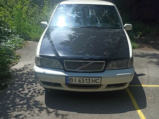 Белый Вольво В70, объемом двигателя 2.5 л и пробегом 366 тыс. км за 3500 $, фото 1 на Automoto.ua