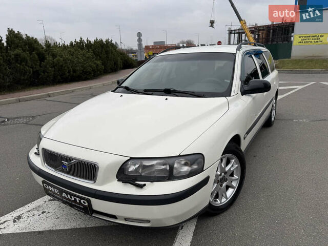 Білий Вольво V70, об'ємом двигуна 2 л та пробігом 410 тис. км за 5490 $, фото 1 на Automoto.ua