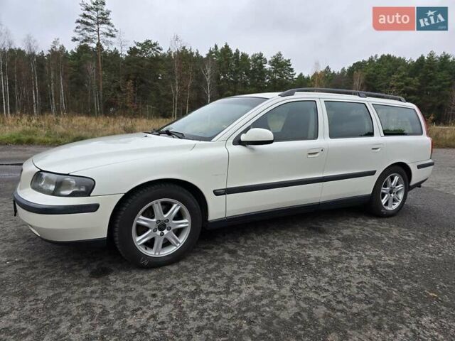 Белый Вольво В70, объемом двигателя 2.4 л и пробегом 350 тыс. км за 4200 $, фото 6 на Automoto.ua