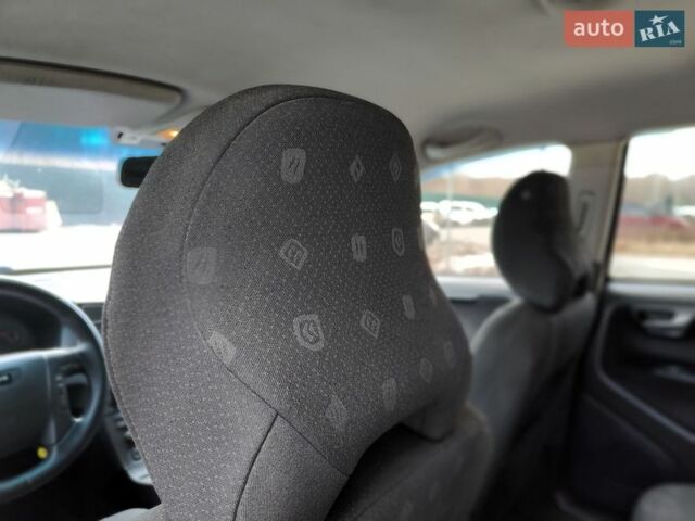 Білий Вольво V70, об'ємом двигуна 2 л та пробігом 417 тис. км за 3990 $, фото 36 на Automoto.ua