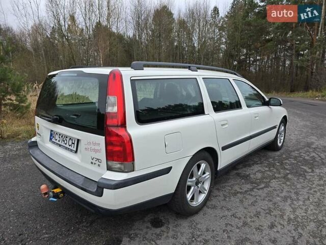 Белый Вольво В70, объемом двигателя 2.4 л и пробегом 350 тыс. км за 4200 $, фото 4 на Automoto.ua