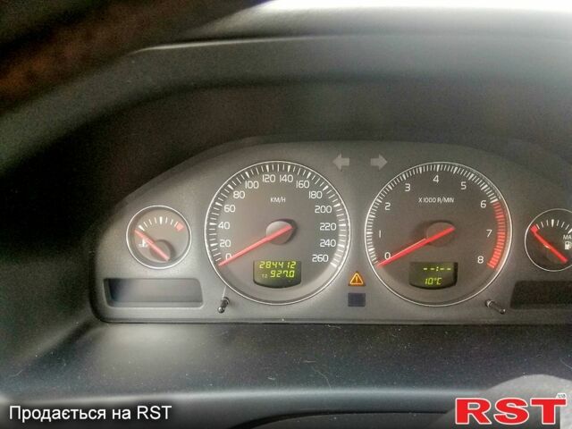 Белый Вольво В70, объемом двигателя 2.4 л и пробегом 284 тыс. км за 5300 $, фото 4 на Automoto.ua