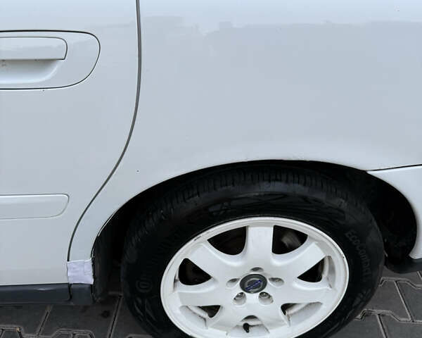 Білий Вольво V70, об'ємом двигуна 2.44 л та пробігом 275 тис. км за 5500 $, фото 16 на Automoto.ua
