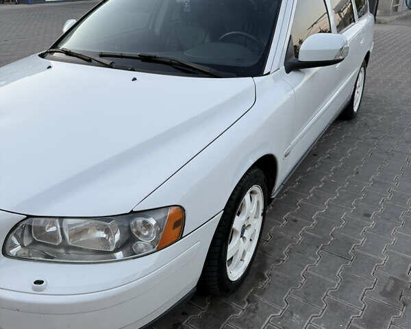 Білий Вольво V70, об'ємом двигуна 2.44 л та пробігом 275 тис. км за 5500 $, фото 1 на Automoto.ua