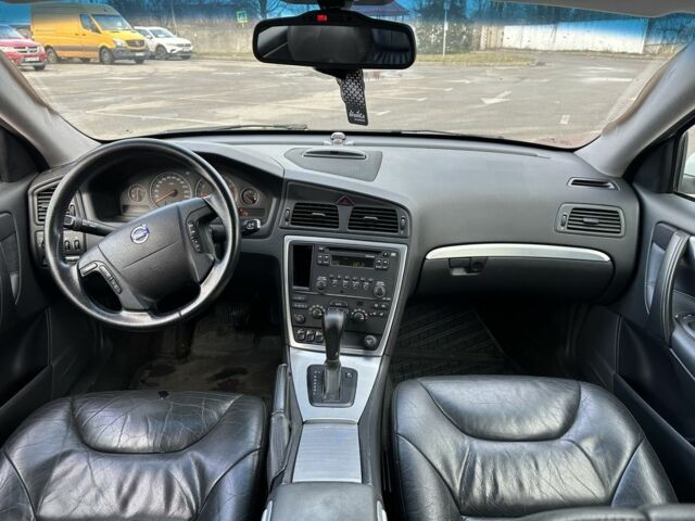 Белый Вольво В70, объемом двигателя 2.4 л и пробегом 350 тыс. км за 1950 $, фото 13 на Automoto.ua