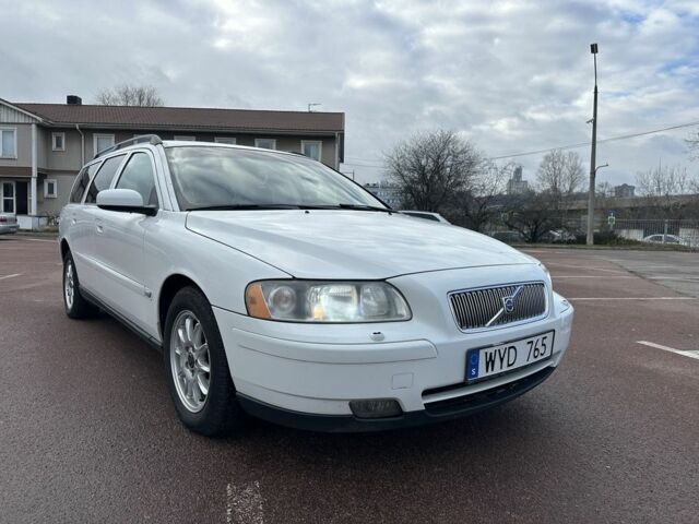 Белый Вольво В70, объемом двигателя 2.4 л и пробегом 350 тыс. км за 1950 $, фото 8 на Automoto.ua