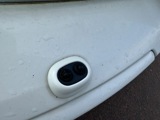 Белый Вольво В70, объемом двигателя 2.4 л и пробегом 350 тыс. км за 1950 $, фото 9 на Automoto.ua