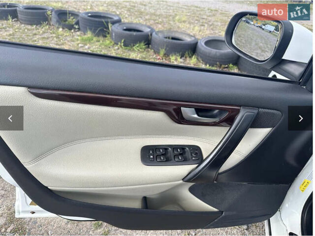 Білий Вольво V70, об'ємом двигуна 2.44 л та пробігом 312 тис. км за 6499 $, фото 12 на Automoto.ua