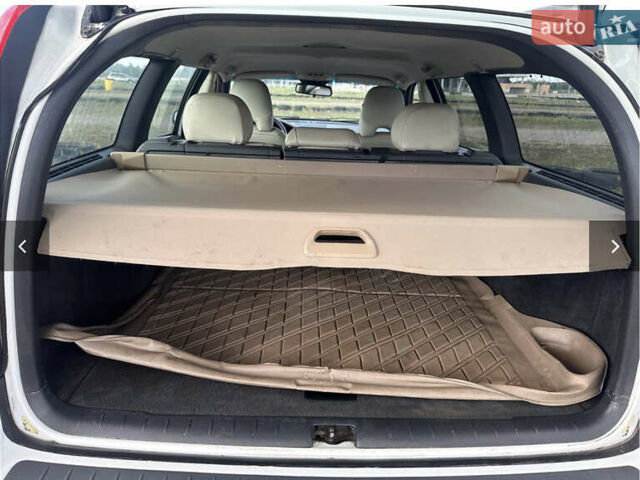 Білий Вольво V70, об'ємом двигуна 2.44 л та пробігом 312 тис. км за 6499 $, фото 7 на Automoto.ua