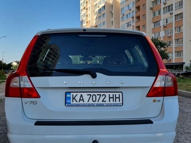 Белый Вольво В70, объемом двигателя 2.4 л и пробегом 328 тыс. км за 10800 $, фото 7 на Automoto.ua