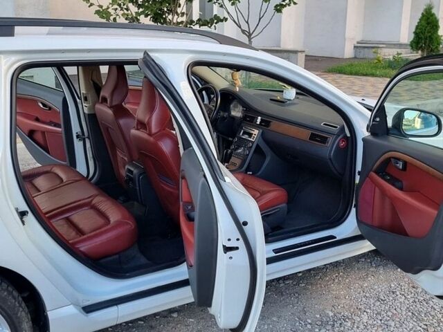 Белый Вольво В70, объемом двигателя 2.4 л и пробегом 328 тыс. км за 10800 $, фото 46 на Automoto.ua
