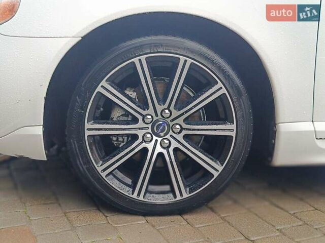 Білий Вольво V70, об'ємом двигуна 1.6 л та пробігом 245 тис. км за 7499 $, фото 22 на Automoto.ua