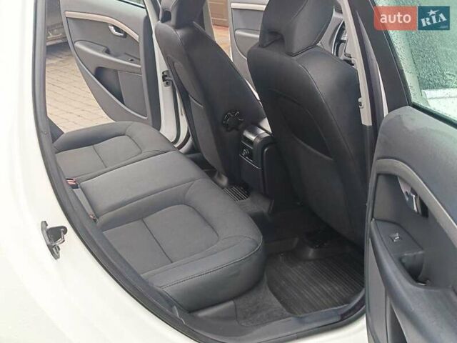 Білий Вольво V70, об'ємом двигуна 1.6 л та пробігом 245 тис. км за 7499 $, фото 12 на Automoto.ua