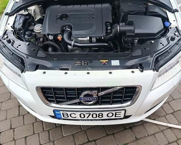 Білий Вольво V70, об'ємом двигуна 1.6 л та пробігом 245 тис. км за 7499 $, фото 9 на Automoto.ua