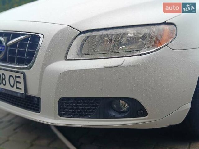 Білий Вольво V70, об'ємом двигуна 1.6 л та пробігом 245 тис. км за 7499 $, фото 8 на Automoto.ua