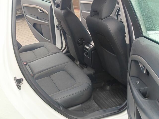 Белый Вольво В70, объемом двигателя 1.6 л и пробегом 245 тыс. км за 7499 $, фото 13 на Automoto.ua