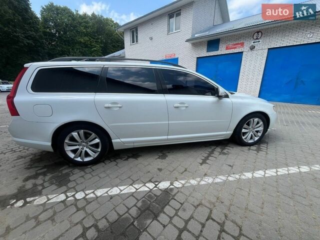 Белый Вольво В70, объемом двигателя 1.56 л и пробегом 260 тыс. км за 8500 $, фото 4 на Automoto.ua