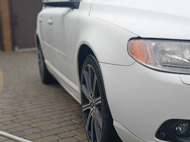 Белый Вольво В70, объемом двигателя 1.6 л и пробегом 245 тыс. км за 7499 $, фото 7 на Automoto.ua