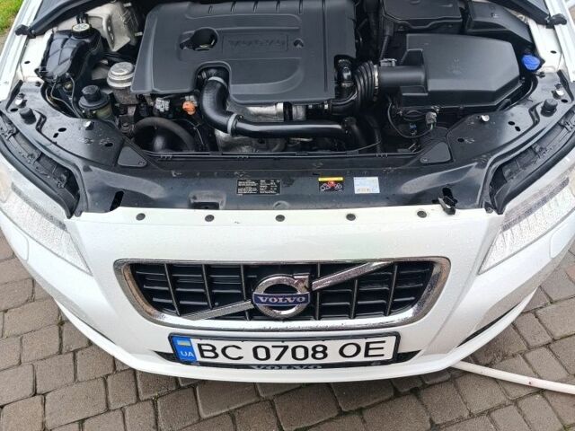 Белый Вольво В70, объемом двигателя 1.6 л и пробегом 245 тыс. км за 7499 $, фото 10 на Automoto.ua