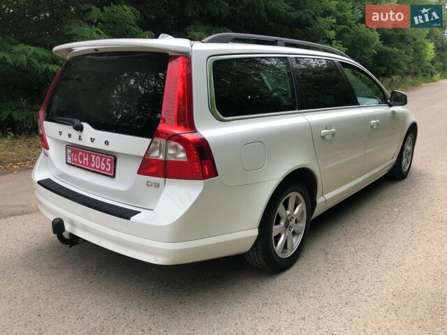 Білий Вольво V70, об'ємом двигуна 2 л та пробігом 250 тис. км за 9500 $, фото 9 на Automoto.ua