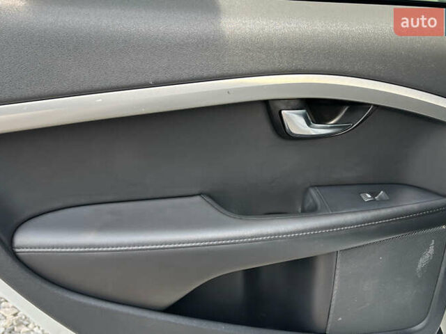 Белый Вольво В70, объемом двигателя 1.56 л и пробегом 273 тыс. км за 8500 $, фото 27 на Automoto.ua