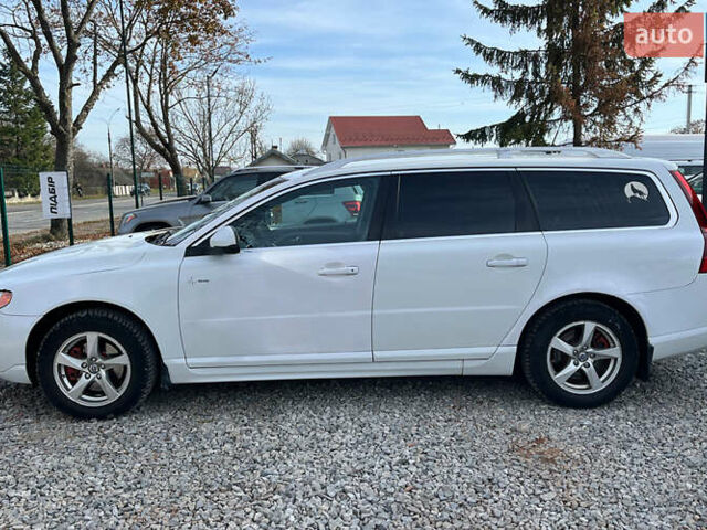 Белый Вольво В70, объемом двигателя 1.56 л и пробегом 273 тыс. км за 8500 $, фото 3 на Automoto.ua