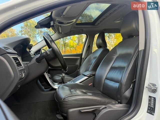 Білий Вольво V70, об'ємом двигуна 2 л та пробігом 304 тис. км за 9000 $, фото 23 на Automoto.ua