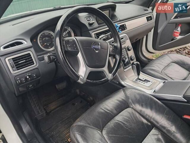 Белый Вольво В70, объемом двигателя 1.56 л и пробегом 267 тыс. км за 14597 $, фото 9 на Automoto.ua