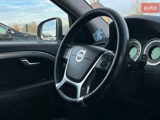 Белый Вольво В70, объемом двигателя 1.56 л и пробегом 273 тыс. км за 8500 $, фото 19 на Automoto.ua