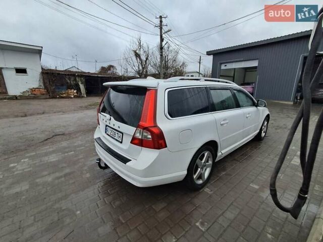 Белый Вольво В70, объемом двигателя 1.56 л и пробегом 267 тыс. км за 14597 $, фото 3 на Automoto.ua