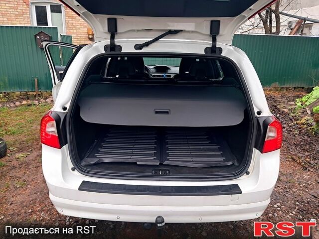 Білий Вольво V70, об'ємом двигуна 1.6 л та пробігом 267 тис. км за 14540 $, фото 11 на Automoto.ua