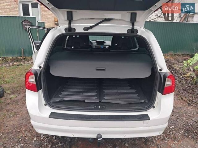 Белый Вольво В70, объемом двигателя 1.56 л и пробегом 267 тыс. км за 14597 $, фото 12 на Automoto.ua