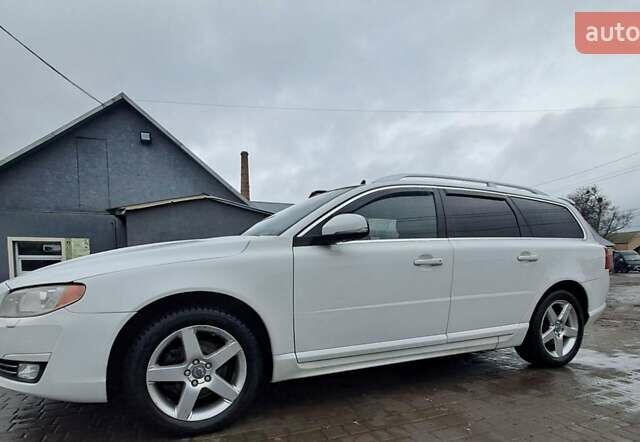 Белый Вольво В70, объемом двигателя 1.56 л и пробегом 267 тыс. км за 14597 $, фото 5 на Automoto.ua