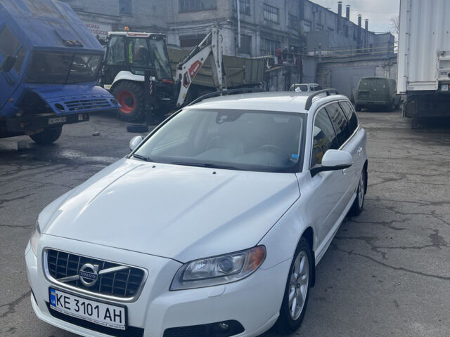 Белый Вольво В70, объемом двигателя 1.56 л и пробегом 305 тыс. км за 10600 $, фото 3 на Automoto.ua