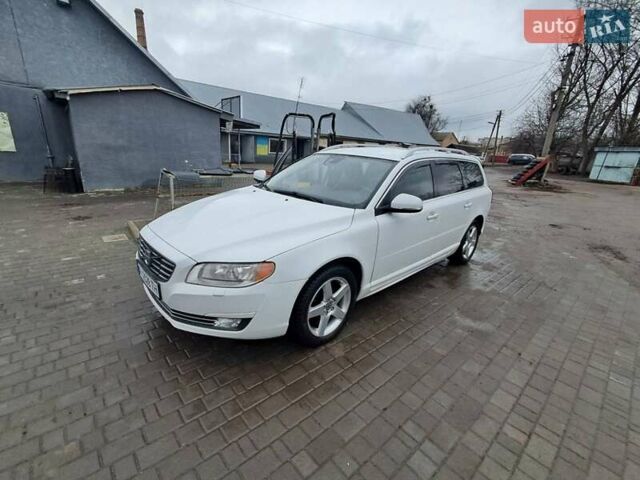 Белый Вольво В70, объемом двигателя 1.56 л и пробегом 267 тыс. км за 14597 $, фото 2 на Automoto.ua