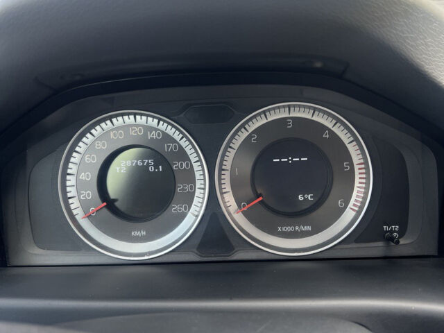Белый Вольво В70, объемом двигателя 1.56 л и пробегом 305 тыс. км за 10600 $, фото 7 на Automoto.ua