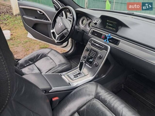 Белый Вольво В70, объемом двигателя 1.56 л и пробегом 267 тыс. км за 14597 $, фото 7 на Automoto.ua