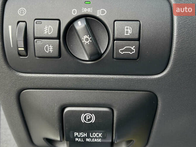 Белый Вольво В70, объемом двигателя 1.56 л и пробегом 273 тыс. км за 8500 $, фото 14 на Automoto.ua