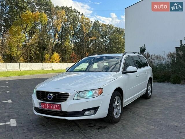 Білий Вольво V70, об'ємом двигуна 2 л та пробігом 304 тис. км за 9000 $, фото 2 на Automoto.ua