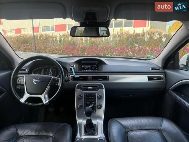 Білий Вольво V70, об'ємом двигуна 2 л та пробігом 304 тис. км за 9000 $, фото 14 на Automoto.ua
