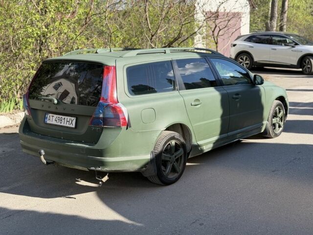 Белый Вольво В70, объемом двигателя 1.6 л и пробегом 300 тыс. км за 4500 $, фото 2 на Automoto.ua