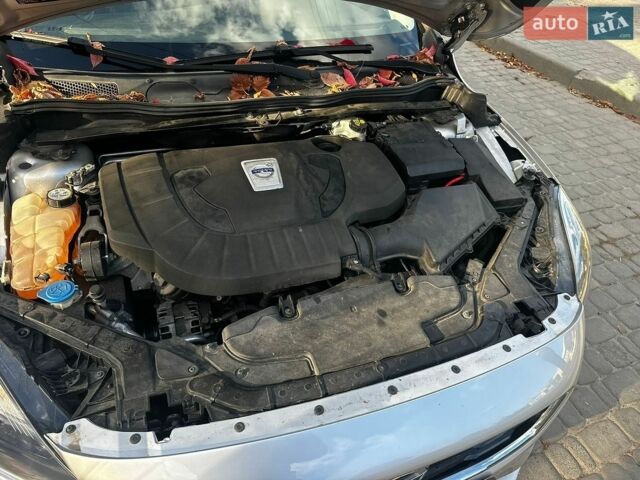 Білий Вольво V70, об'ємом двигуна 2 л та пробігом 304 тис. км за 9000 $, фото 53 на Automoto.ua