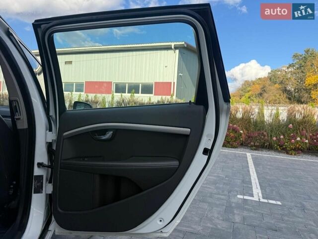 Білий Вольво V70, об'ємом двигуна 2 л та пробігом 304 тис. км за 9000 $, фото 51 на Automoto.ua