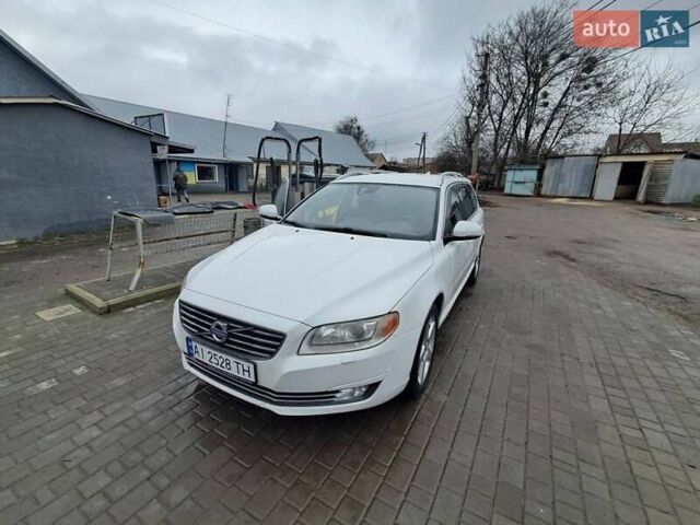 Белый Вольво В70, объемом двигателя 1.56 л и пробегом 267 тыс. км за 14597 $, фото 1 на Automoto.ua